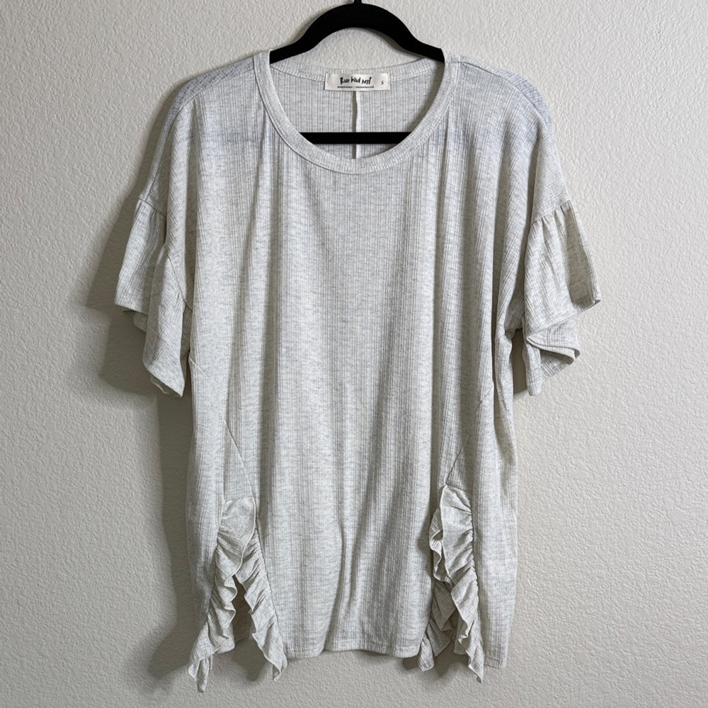 Three Bird Nest shirt ribbed ruffle size small EUC